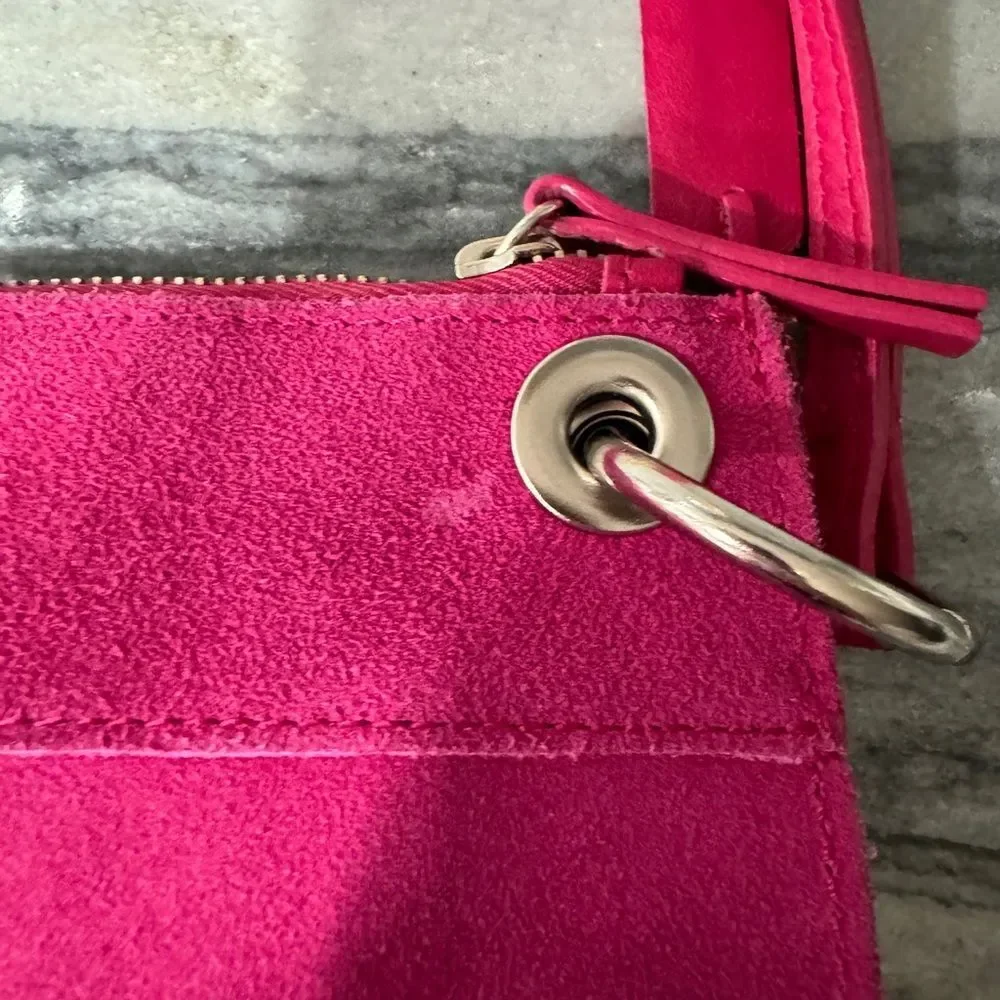 BATH &‎ BODY WORKS | RED SUEDE WRISTLET